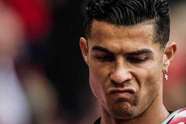 Sốc: Ronaldo công khai chỉ trích MU, bêu xấu thẳng mặt Erik ten Hag