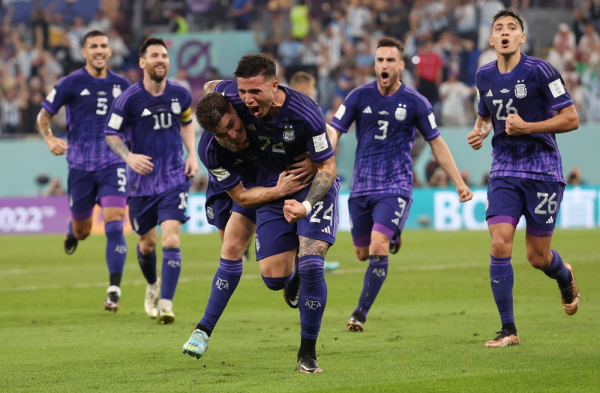 Kết quả Ba Lan vs Argentina: La Albiceleste đi tiếp trong ngày Messi trắng tay 