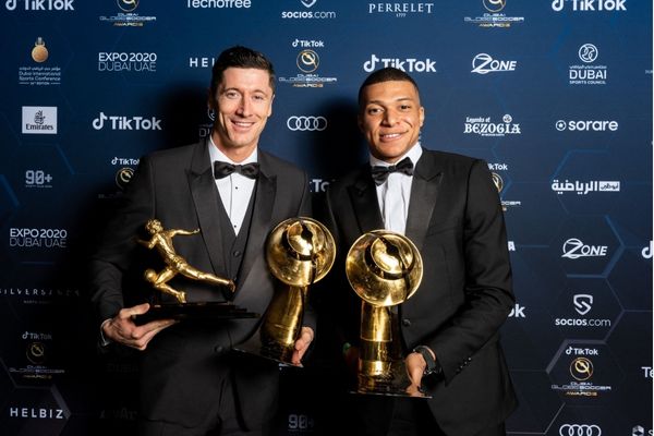 Kylian Mbappe khuyên Lewandowski nên “bỏ” Barca