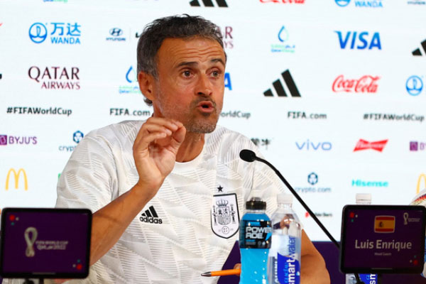 HLV Luis Enrique thua vì quá kiêu ngạo