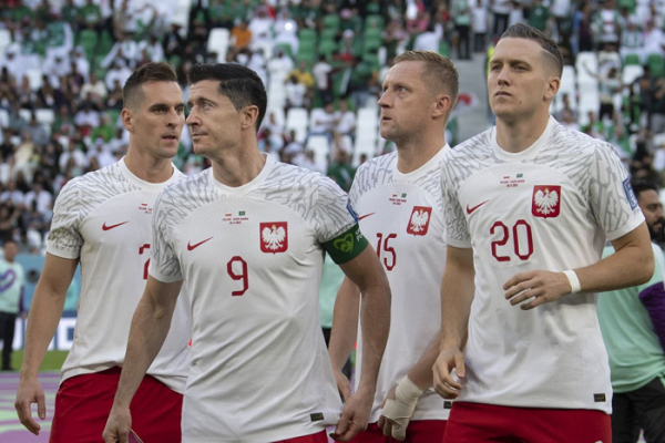 Nhận vài tỷ đồng sau World Cup, đội tuyển Ba Lan bị người dân chửi xối xả