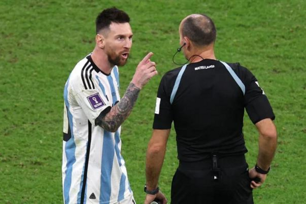 Messi chỉ trích van Gaal, kêu gọi FIFA sa thải trọng tài trận Hà Lan - Argentina