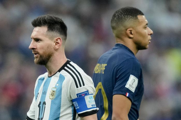 Lộ bằng chứng Messi và Mbappe dằn mặt nhau trên sân, PSG bất ổn sau chung kết