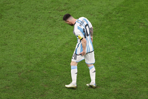 Messi bị người Pháp sỉ nhục, đối xử tàn bạo