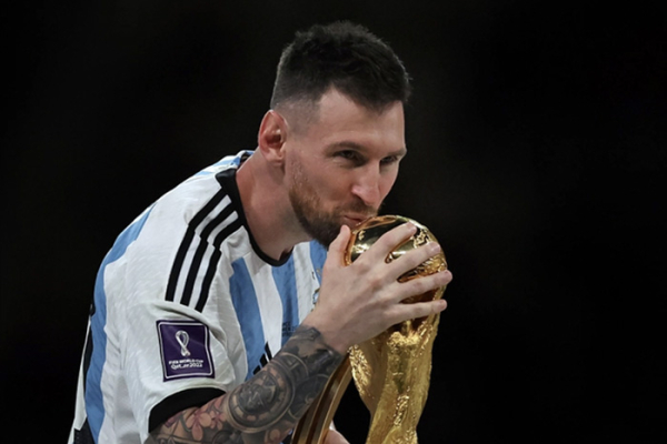 'Cầu thủ tệ nhất World Cup' cho rằng Messi không xứng đáng giành Quả bóng vàng