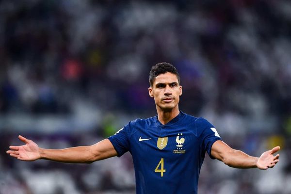 Raphael Varane báo tin không vui cho người hâm mộ