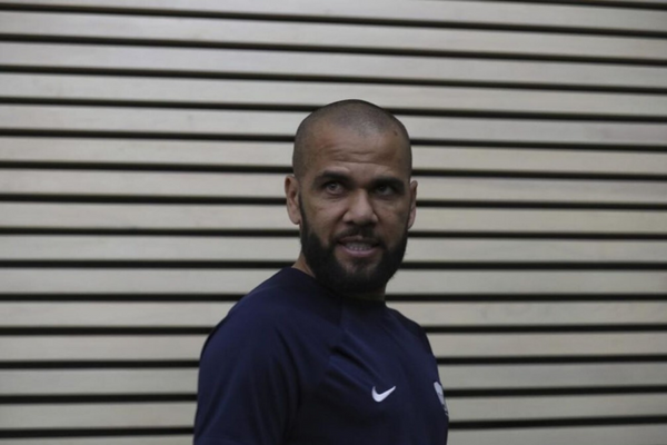 Dani Alves tiếp tục thay đổi lời khai trước tòa án 