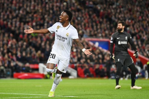 HLV Real Madrid tâng bốc Vinicius Jr lên 9 tầng mây