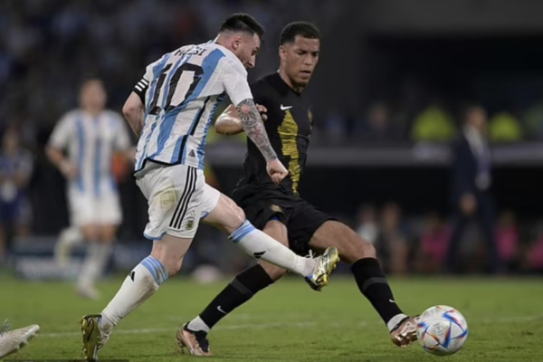 Messi tận hưởng những ngày tháng thăng hoa trong màu áo Argentina 
