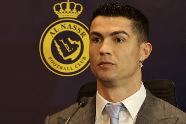 Ronaldo lại gây tranh cãi vì vấn đề HLV của Al Nassr