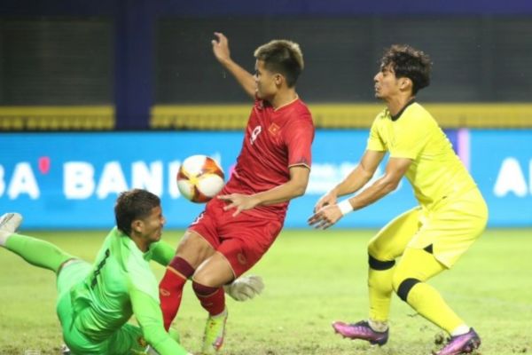 Lập cú đúp vào lưới U22 Malaysia, Văn Tùng giúp U22 Việt Nam có mặt ở bán kết SEA Games 32