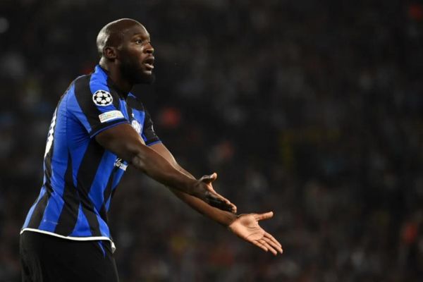 Lukaku sẽ ám ảnh cả đời vì 2 pha bóng vô tri của mình