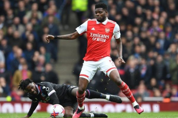 Arsenal khiến người hâm mộ sững sờ vì rao bán Thomas Partey