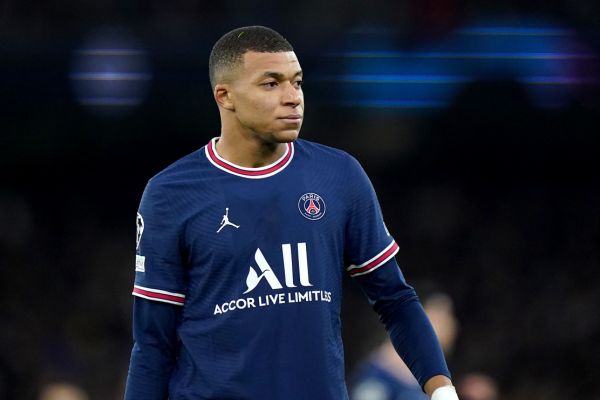 Mbappe có động thái bất ngờ, sẵn sàng chơi đẹp với PSG