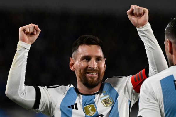 HLV Scaloni dự định cho Messi ngồi dự bị trận Bolivia