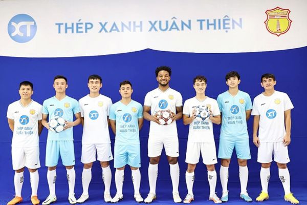 Văn Toàn chính thức cập bến Nam Định FC, nhận lót tay khủng