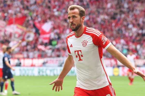 Harry Kane tỏa sáng với cú hat-trick, Bayern Munich hủy diệt đối thủ