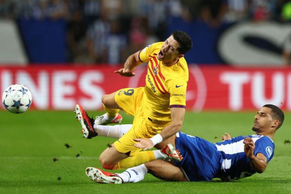 Barca xác nhận tình trạng chấn thương của Lewandowski, báo tin xấu cho NHM