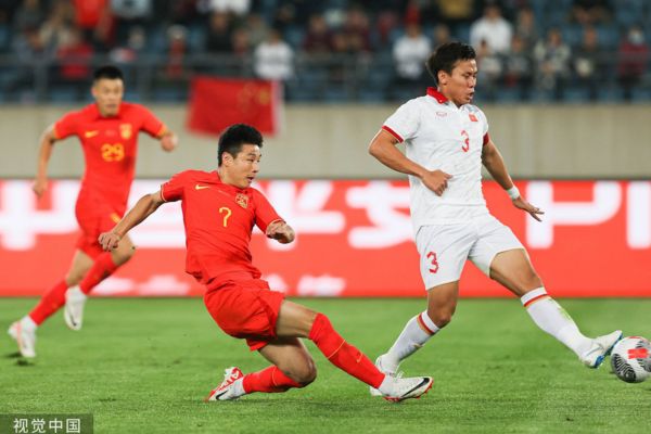 Sai lầm cá nhân khiến tuyển Việt Nam thua đau trước Trung Quốc