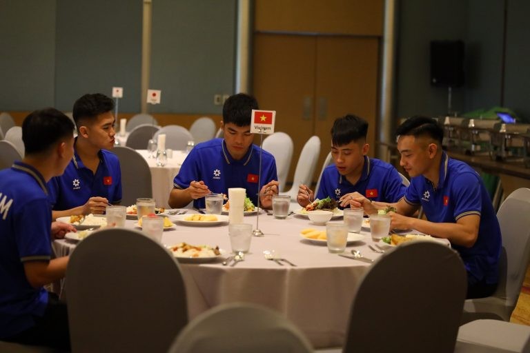 14 cầu thủ Việt Nam sang Thái Lan
