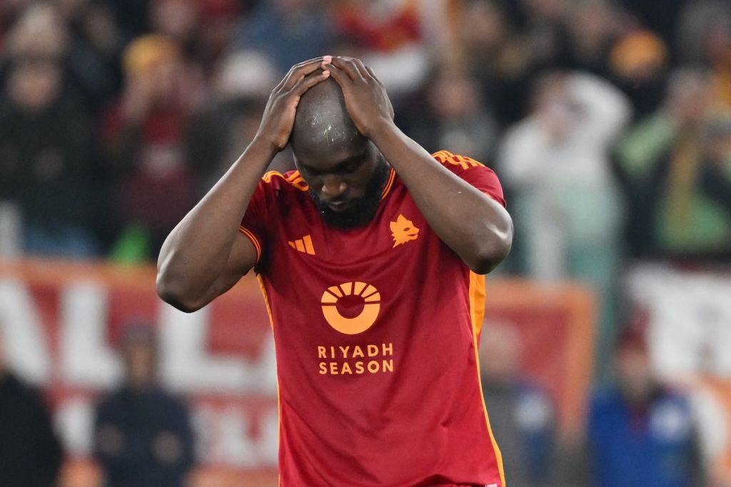 Lukaku chấn thương, AS Roma vào bán kết Europa League