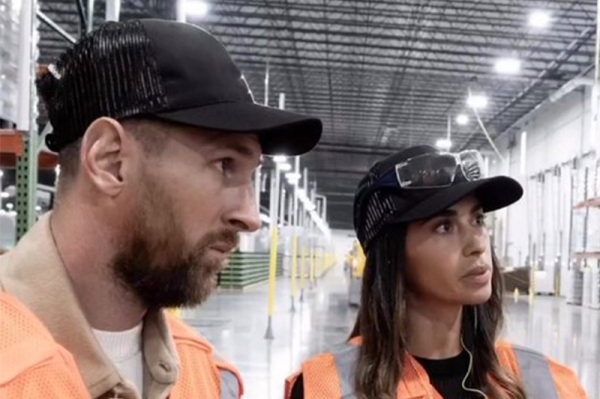 Hình ảnh Lionel Messi mặc trang phục công nhân nhà máy gây sốc cộng đồng mạng
