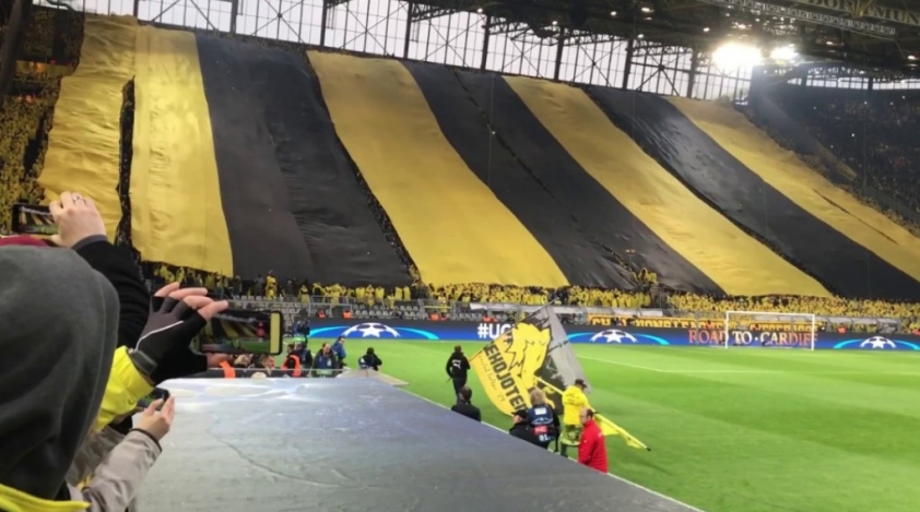 'Bức tường vàng' của Dortmund là gì? Nguồn gốc và ý nghĩa của khán đài nổi tiếng Signal Iduna Park