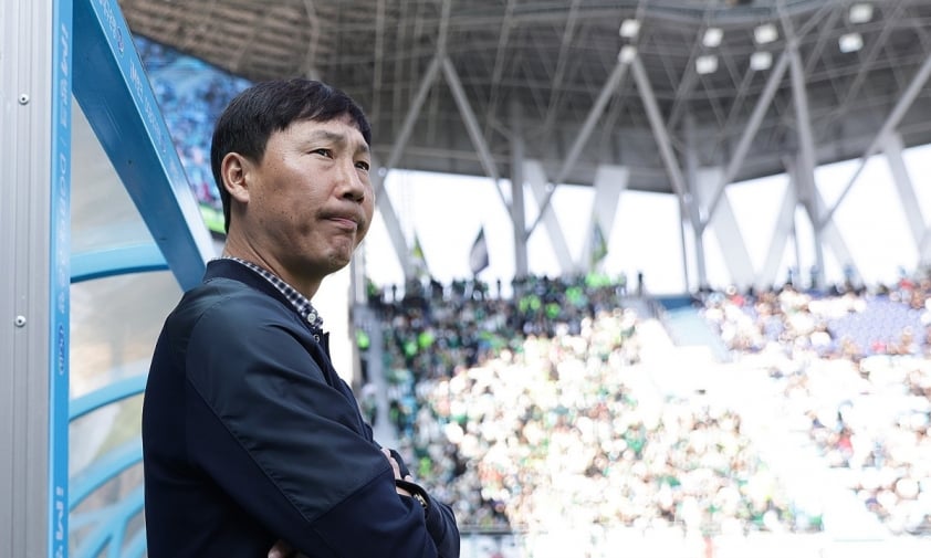 HLV Kim Sang Sik gặp khó khăn ở trận đấu ra mắt ĐT Việt Nam