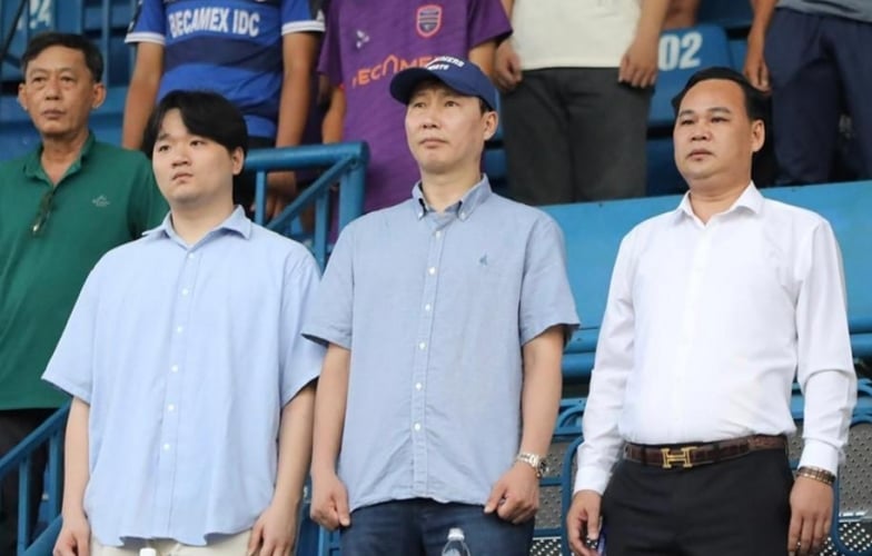 HLV Kim Sang Sik quan tâm đến cầu thủ ngoại nhập tịch Việt Nam trong trận đấu Bình Dương vs CAHN