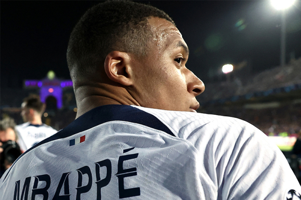Mbappe hé lộ hậu trường "drama" tại PSG: Bị cấm thi đấu và sự giải cứu bất ngờ