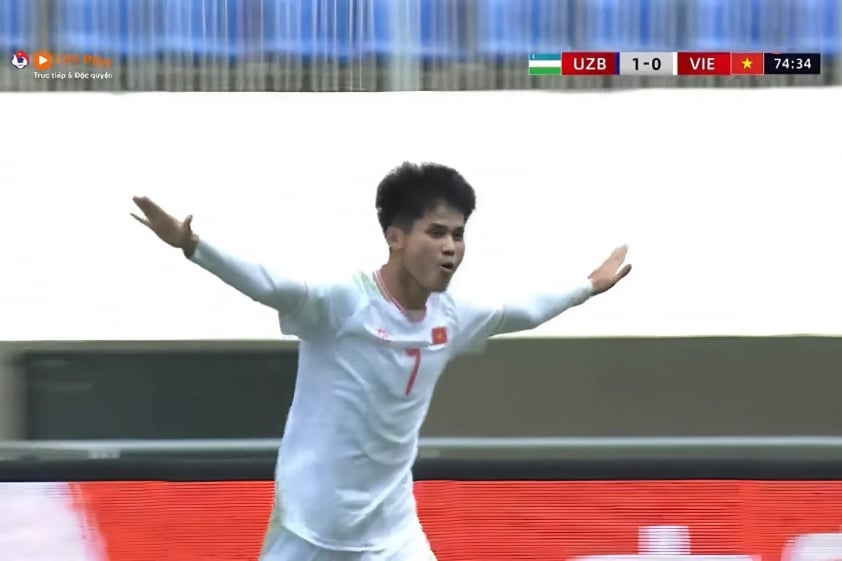 Lê Đình Long Vũ tỏa sáng với bàn gỡ danh dự của U19 Việt Nam