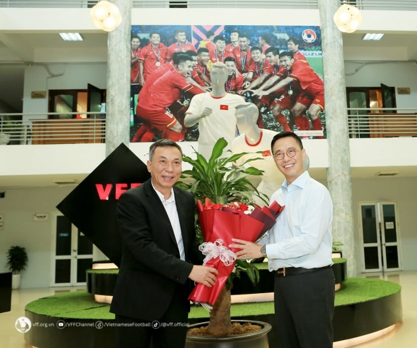 Gắn kết hợp tác bóng đá Việt Nam - Hồng Kông, Trung Quốc