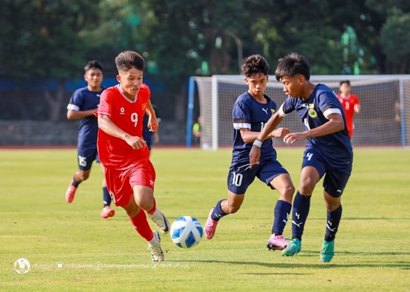 Cầu thủ U16 Brunei ngất xỉu, phải đi cấp cứu sau trận thua U16 Việt Nam 15-0