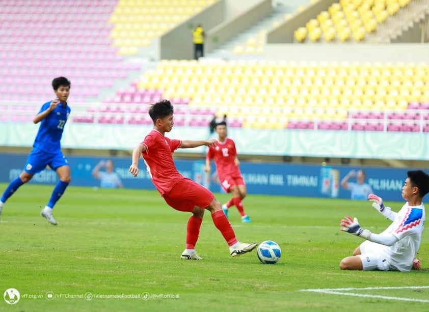 Tâm điểm bóng đá hôm nay: U16 Việt Nam đấu Indonesia, Thái Lan tranh chung kết