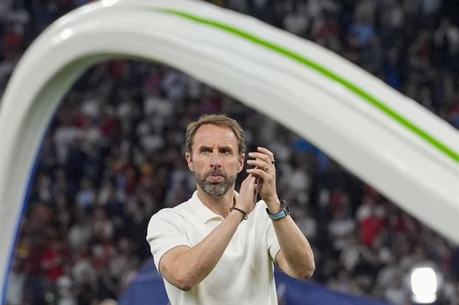 ĐT Anh: HLV Gareth Southgate và lớp mặt nạ bí ẩn