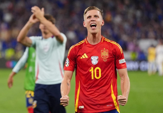 Dani Olmo bóng gió về tương lai: 