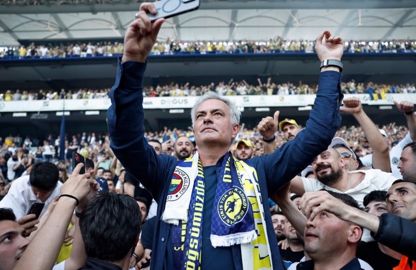 Jose Mourinho Đặt Tiêu Chuẩn Chuyển Nhượng Mới Cho Fenerbahce Với Bản Hợp Đồng Kỷ Lục En-Nesyri