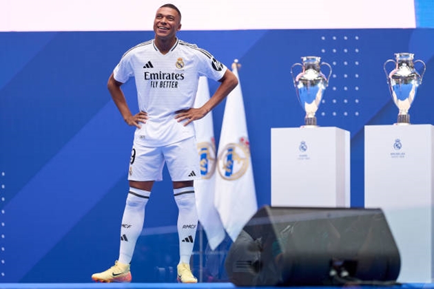 Việc Mbappe gia nhập Real Madrid: Carlo Ancelotti hé lộ chiến thuật cân bằng hàng công