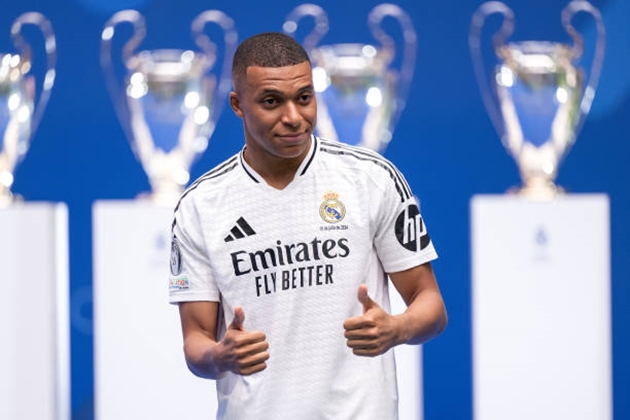 Việc Mbappe gia nhập Real Madrid: Carlo Ancelotti hé lộ chiến thuật cân bằng hàng công