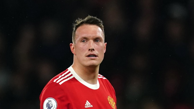 Phil Jones giải nghệ ở tuổi 32 sau chấn thương triền miên