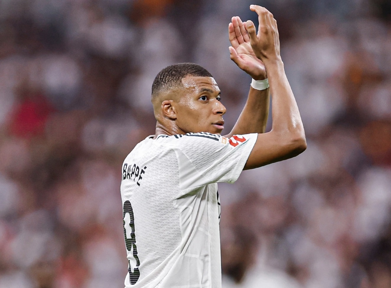 Sự bất lực của Mbappe khi phải đá tiền đạo cắm tại Real Madrid