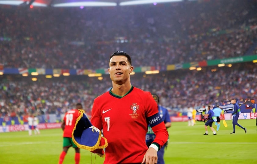 Ronaldo ngầm chỉ trích Ten Hag, khẳng định vị trí số một tại ĐT Bồ Đào Nha