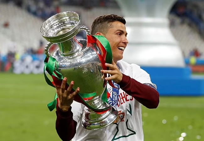 Cristiano Ronaldo Nhắm Đến Mốc 1000 Bàn Thắng