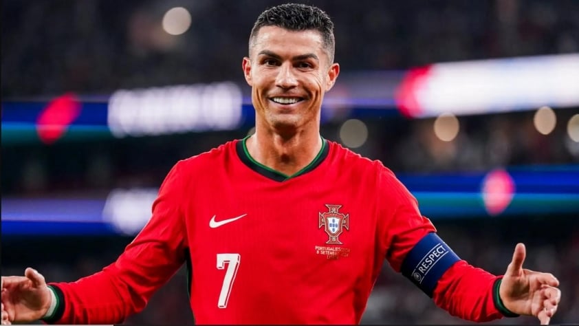 Ronaldo phản pháo mạnh mẽ trước những lời chỉ trích, tuyên bố sẽ tiếp tục chơi bóng