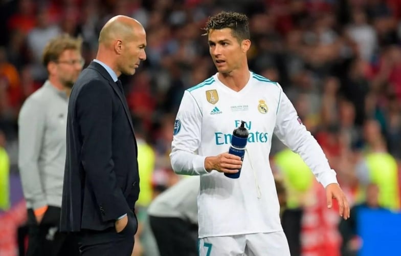 Al Nassr Tìm Kiếm Người Thay Thế Sau Castro Ronaldo Ủng Hộ Zidane, Ban Lãnh Đạo Chọn Pioli