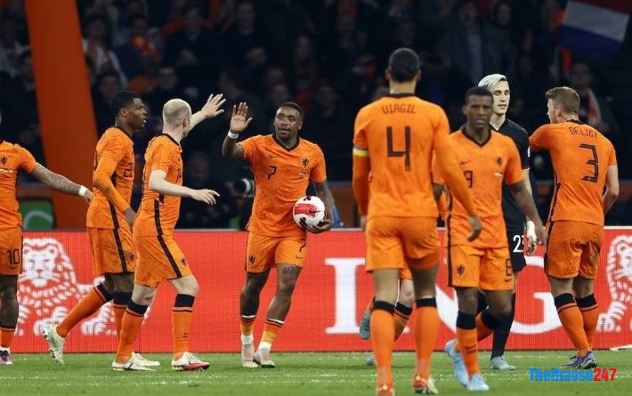 Soi kèo thẻ vàng Hà Lan vs Qatar