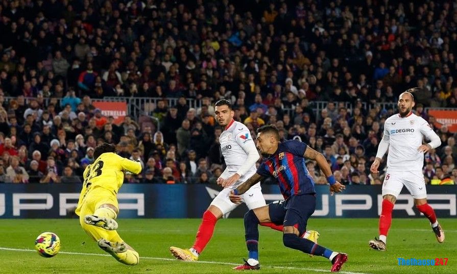 Raphinha ấn định chiến thắng 3-0 cho Barca