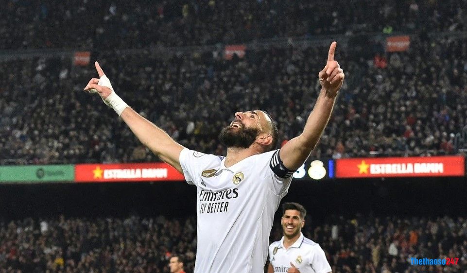 Benzema thi đấu bùng nổ, Chelsea nên coi chừng