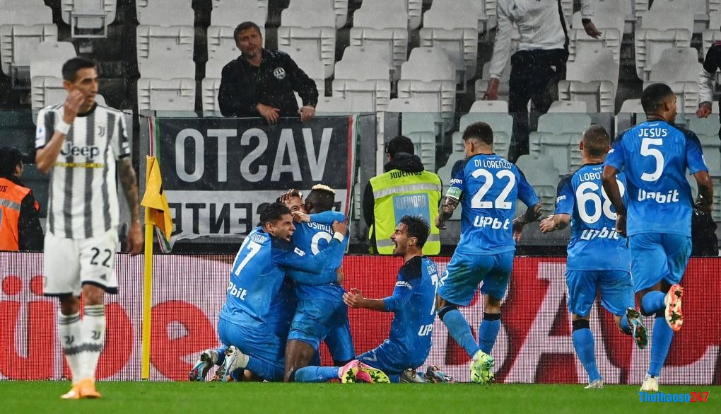 Napoli hạ Juventus ở phút bù thứ 3