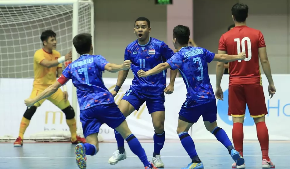 Đội tuyển Futsal Thái Lan bất ngờ có được 2 bàn thắng dẫn trước từ rất sớm 